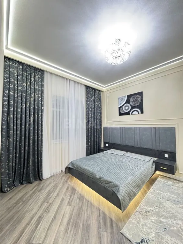 Satılır 5 otaqlı həyət evi 230 m²