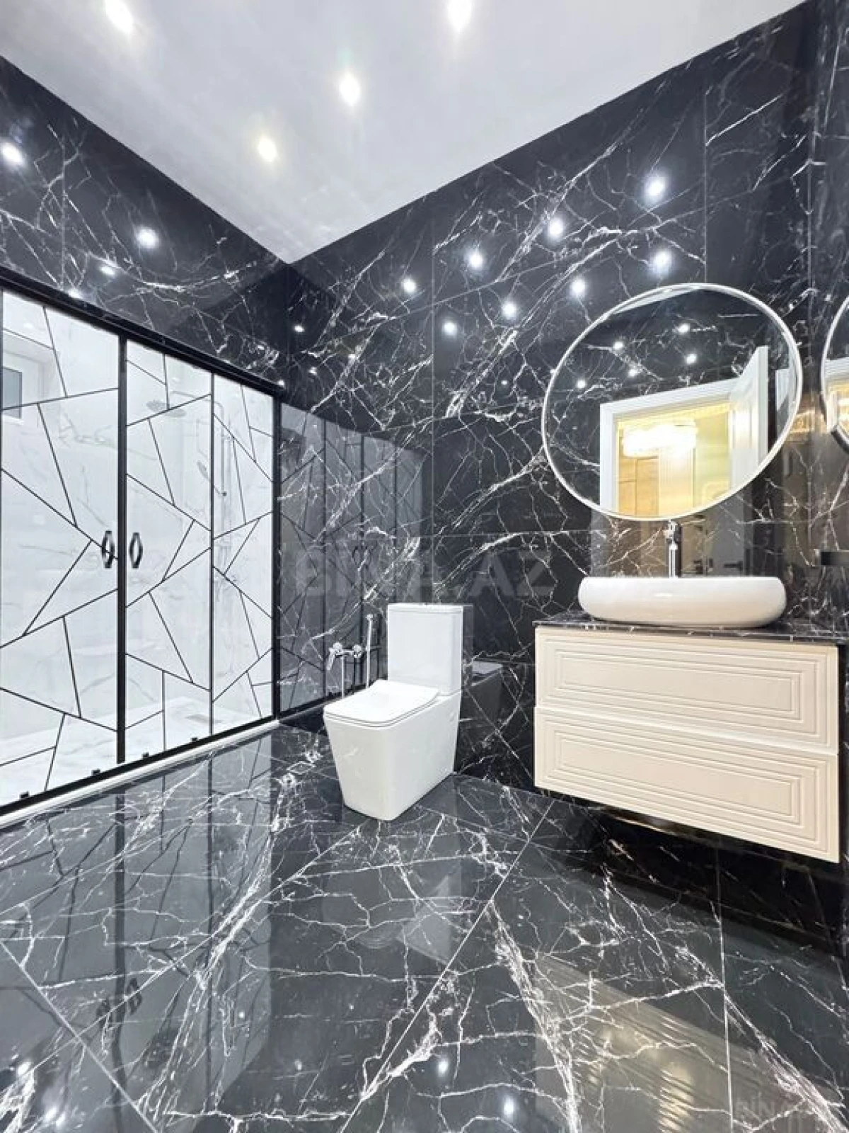 Satılır 5 otaqlı həyət evi 230 m²