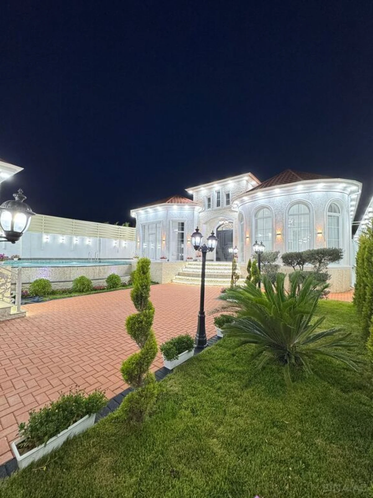 Satılır 5 otaqlı həyət evi 230 m²