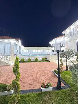 Satılır 5 otaqlı həyət evi 230 m²