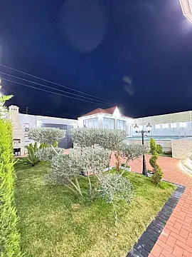 Satılır 5 otaqlı həyət evi 230 m²