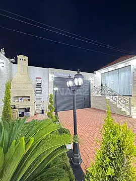 Satılır 5 otaqlı həyət evi 230 m²