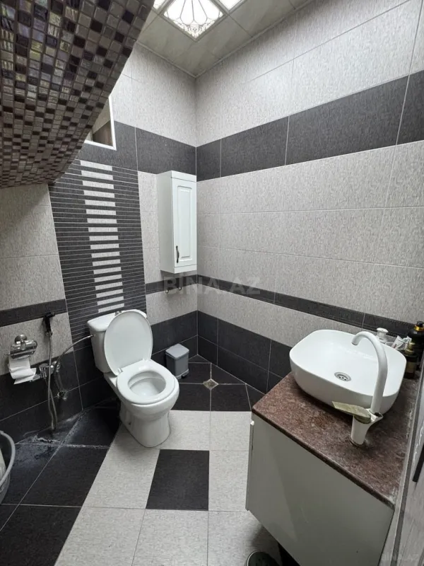 Satılır 4 otaqlı həyət evi 200 m²