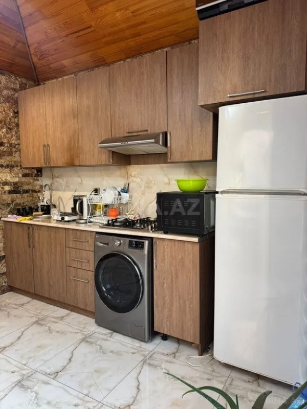 Satılır 4 otaqlı həyət evi 200 m²