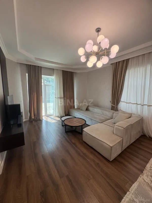 Satılır 4 otaqlı həyət evi 200 m²