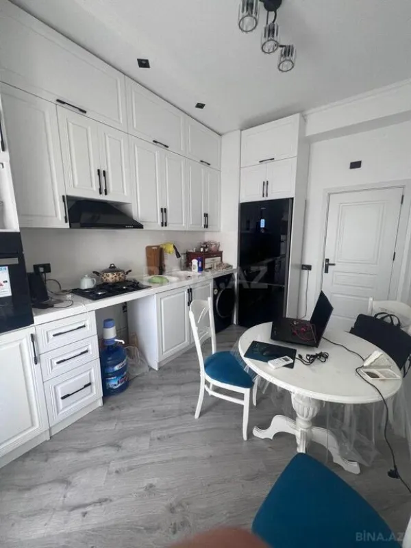 Kirayə verilir 2 otaqlı mənzil 85 m²