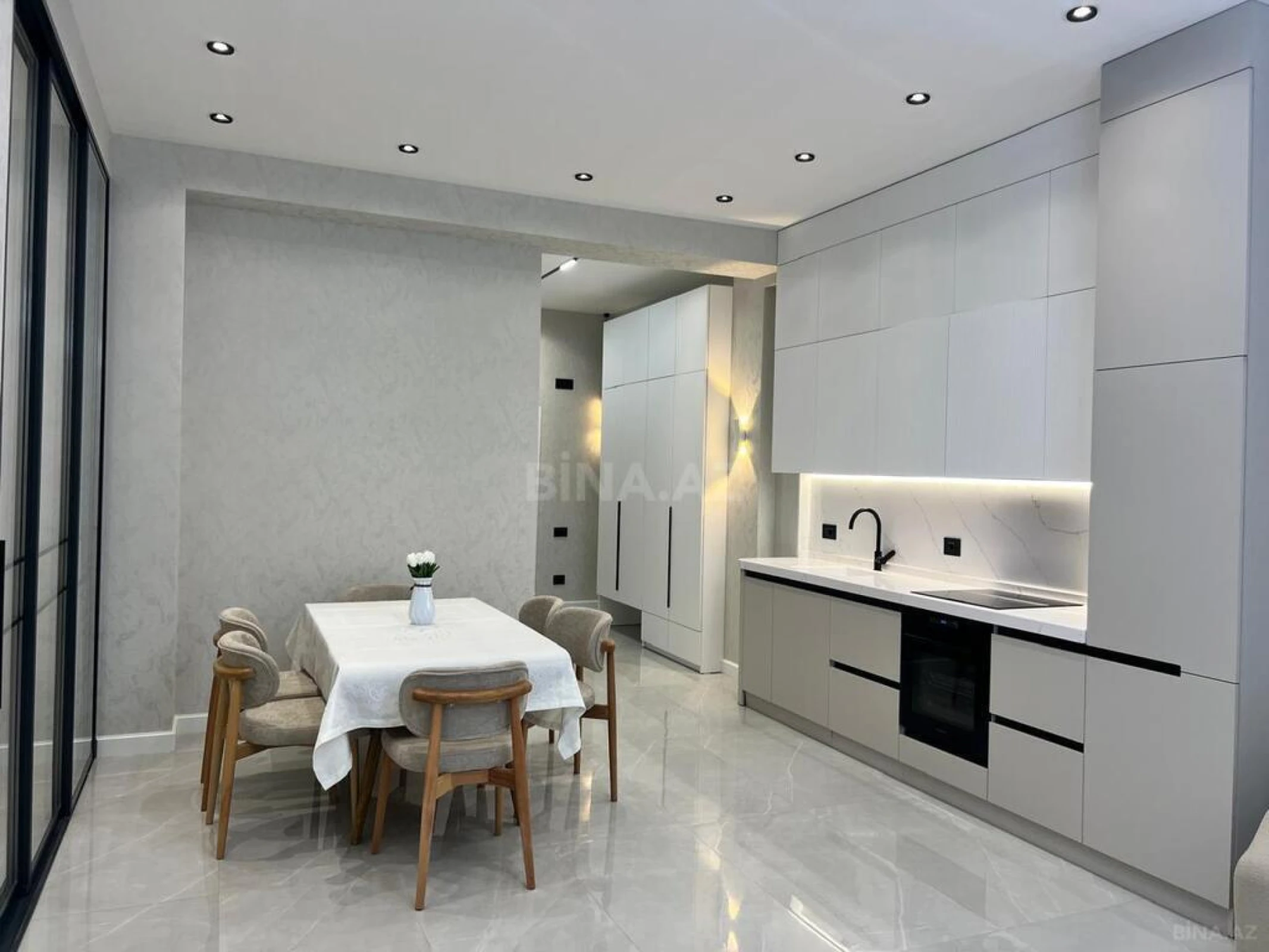 Kirayə verilir 3 otaqlı mənzil 93 m²