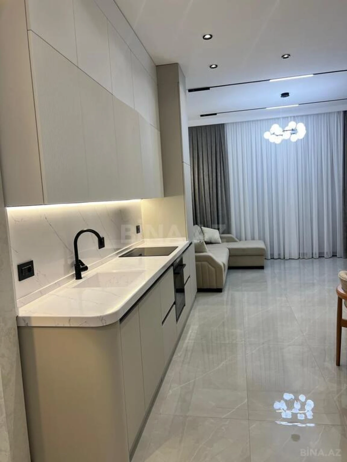 Kirayə verilir 3 otaqlı mənzil 93 m²