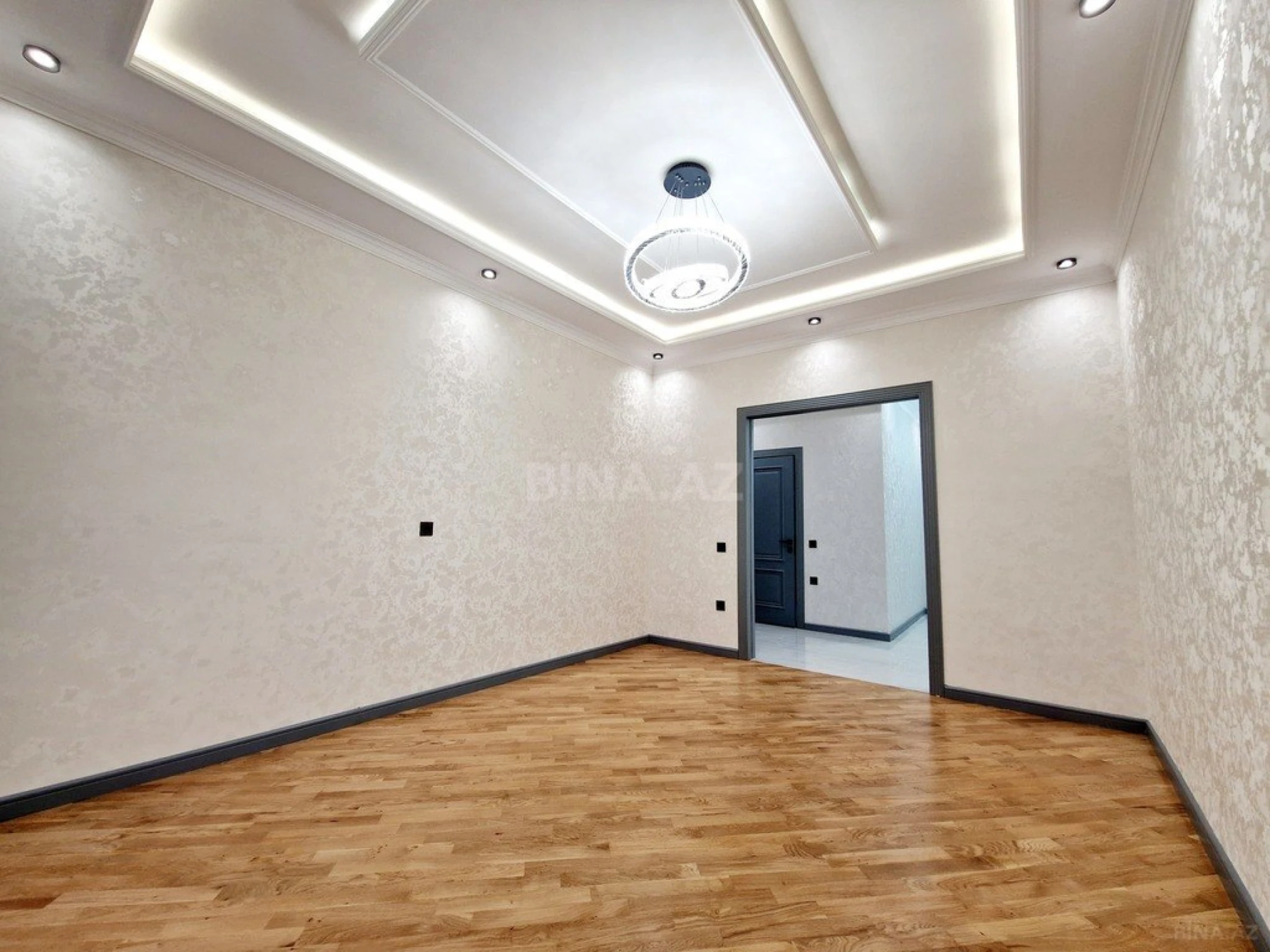 Satılır 3 otaqlı mənzil 92 m²