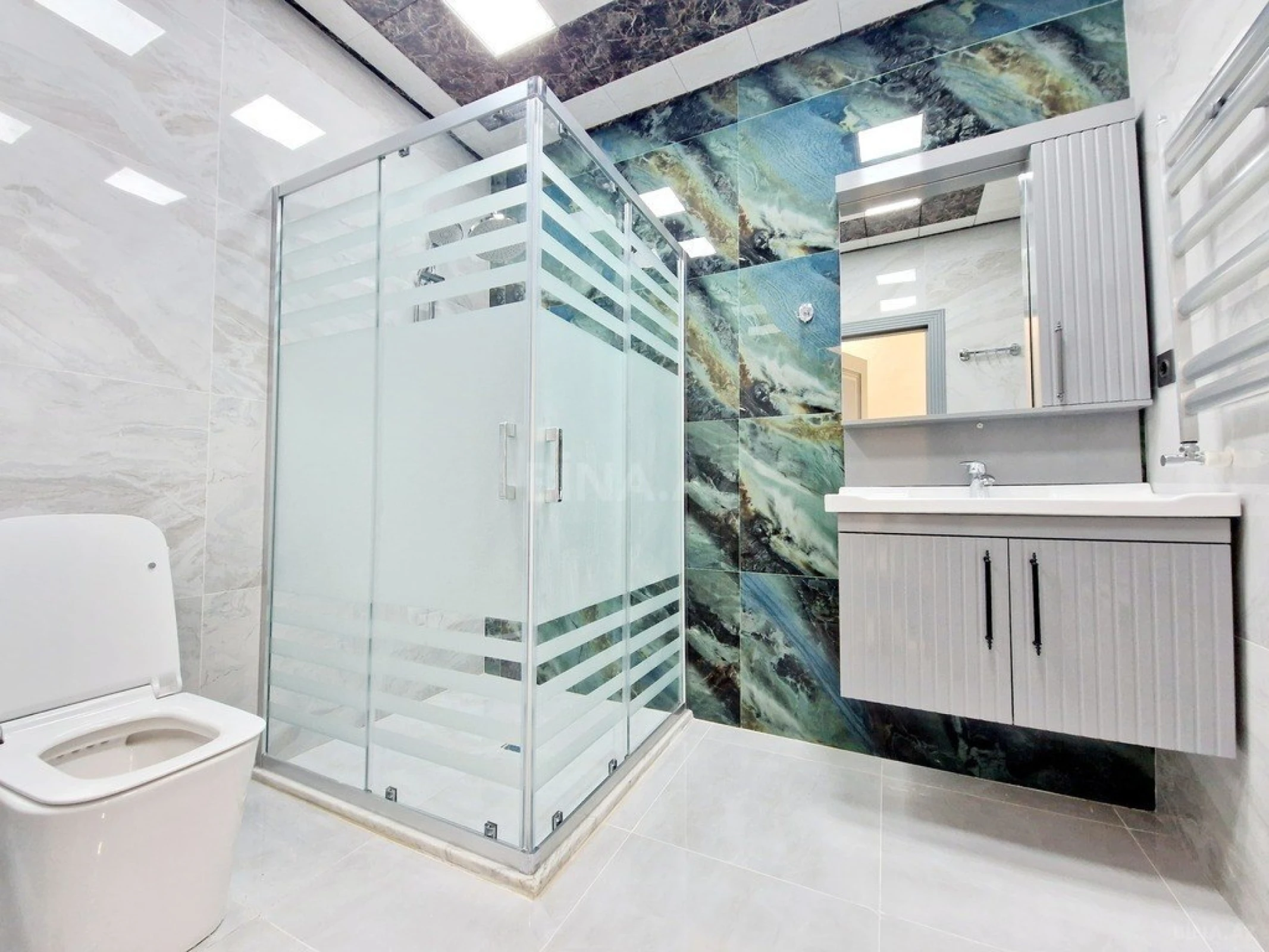 Satılır 3 otaqlı mənzil 92 m²