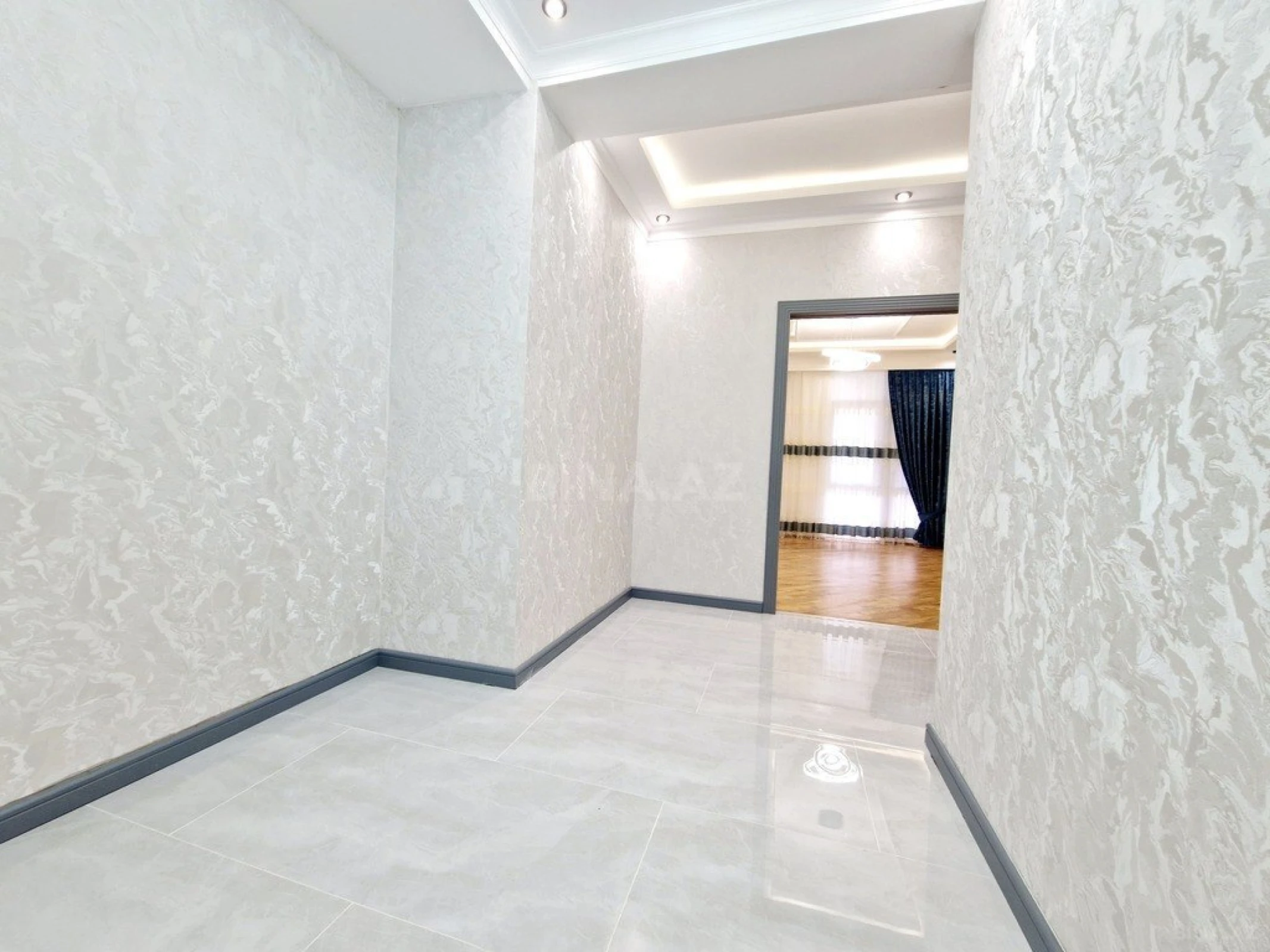 Satılır 3 otaqlı mənzil 92 m²