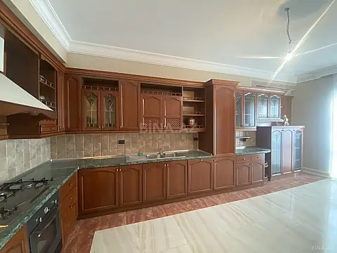 Satılır 4 otaqlı mənzil 246 m²