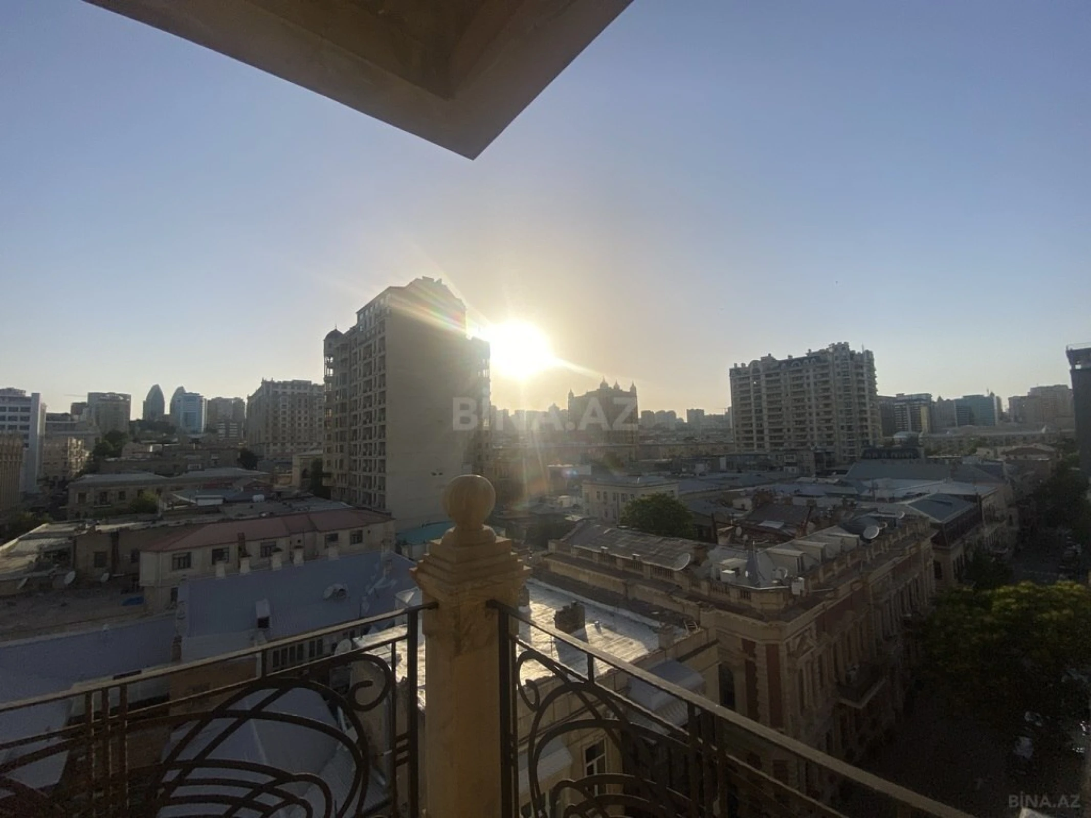 Satılır 4 otaqlı mənzil 246 m²