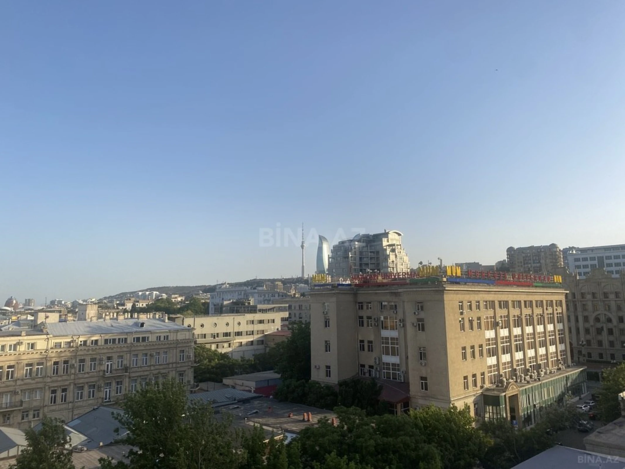 Satılır 4 otaqlı mənzil 246 m²