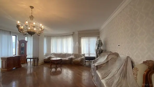 Satılır 4 otaqlı mənzil 246 m²