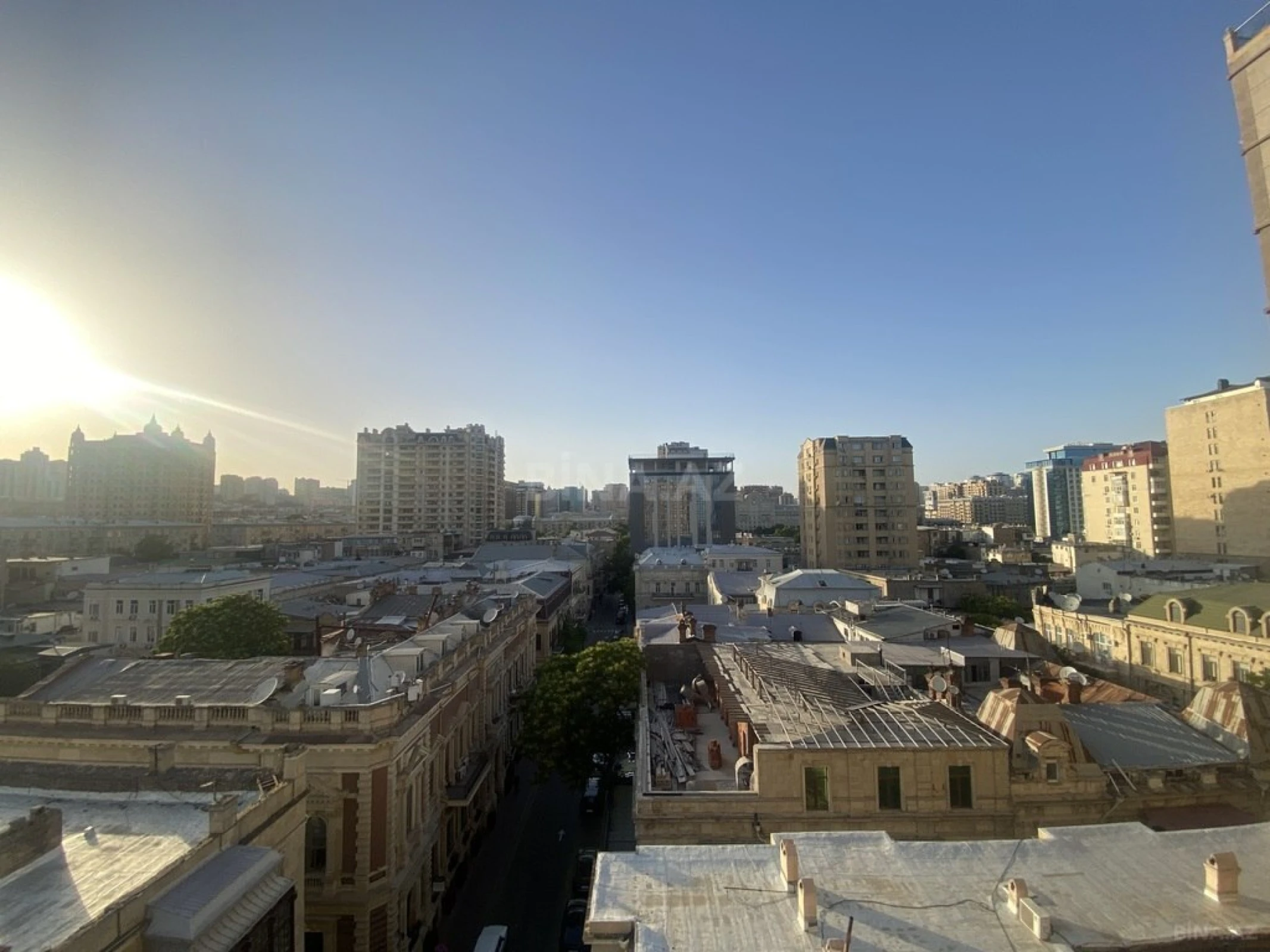 Satılır 4 otaqlı mənzil 246 m²