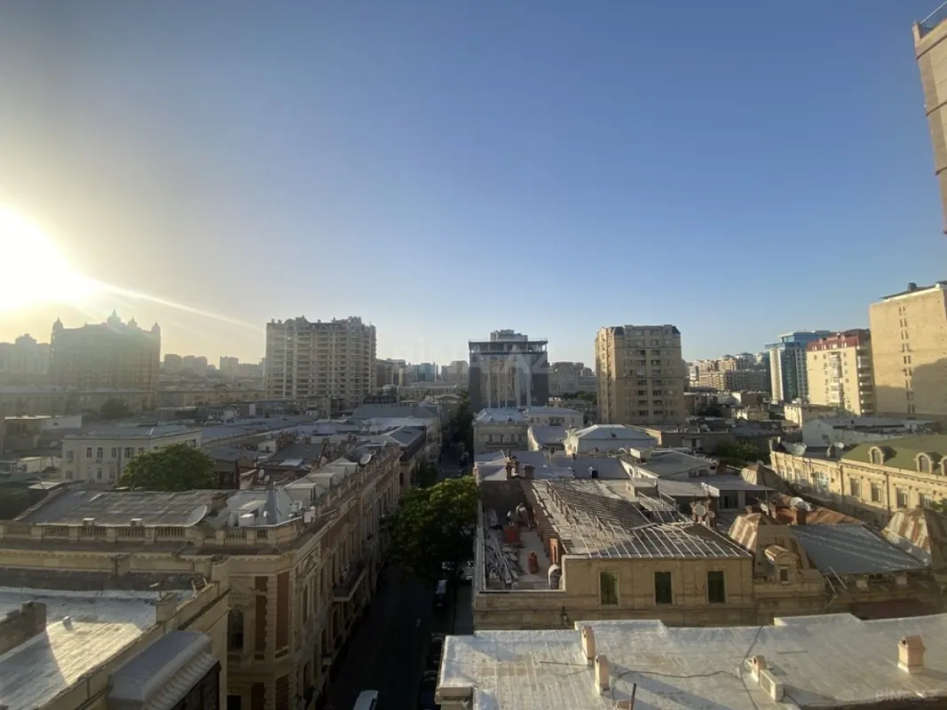 Satılır 4 otaqlı mənzil 246 m²