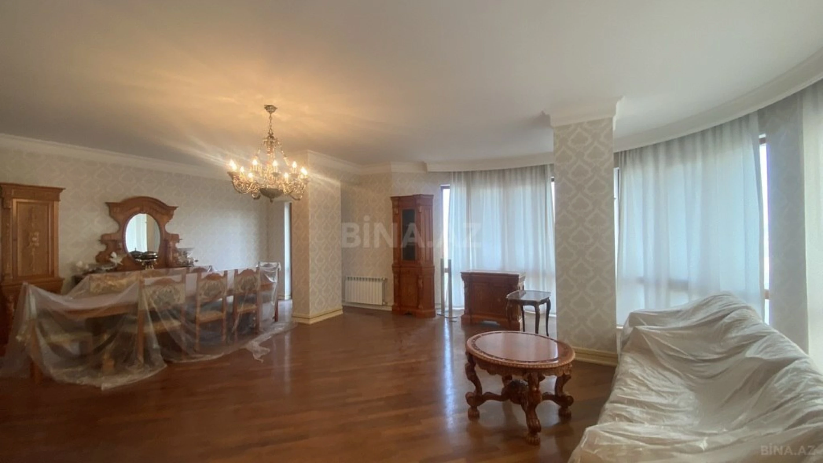 Satılır 4 otaqlı mənzil 246 m²