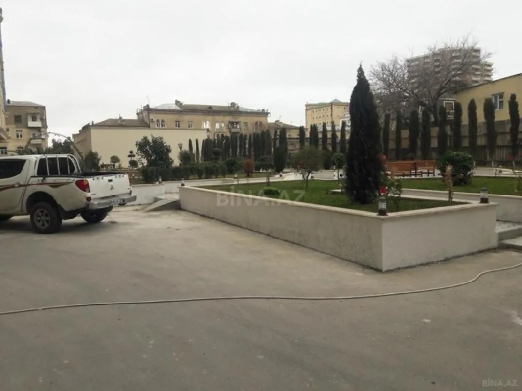 Satılır 3 otaqlı mənzil 159 m²