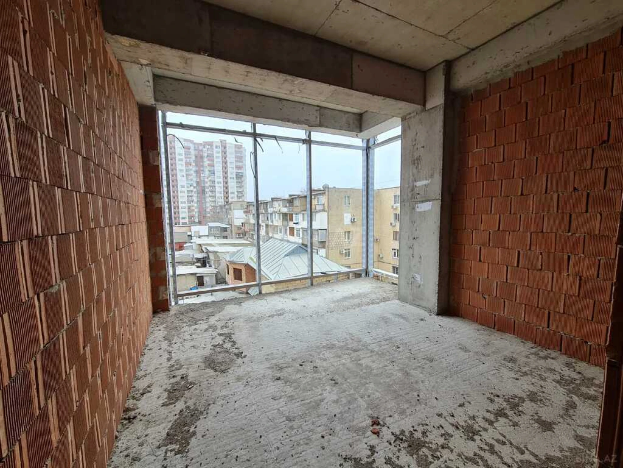 Satılır 3 otaqlı mənzil 159 m²