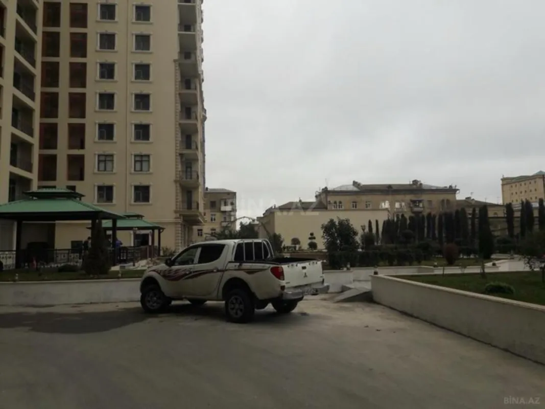 Satılır 3 otaqlı mənzil 159 m²