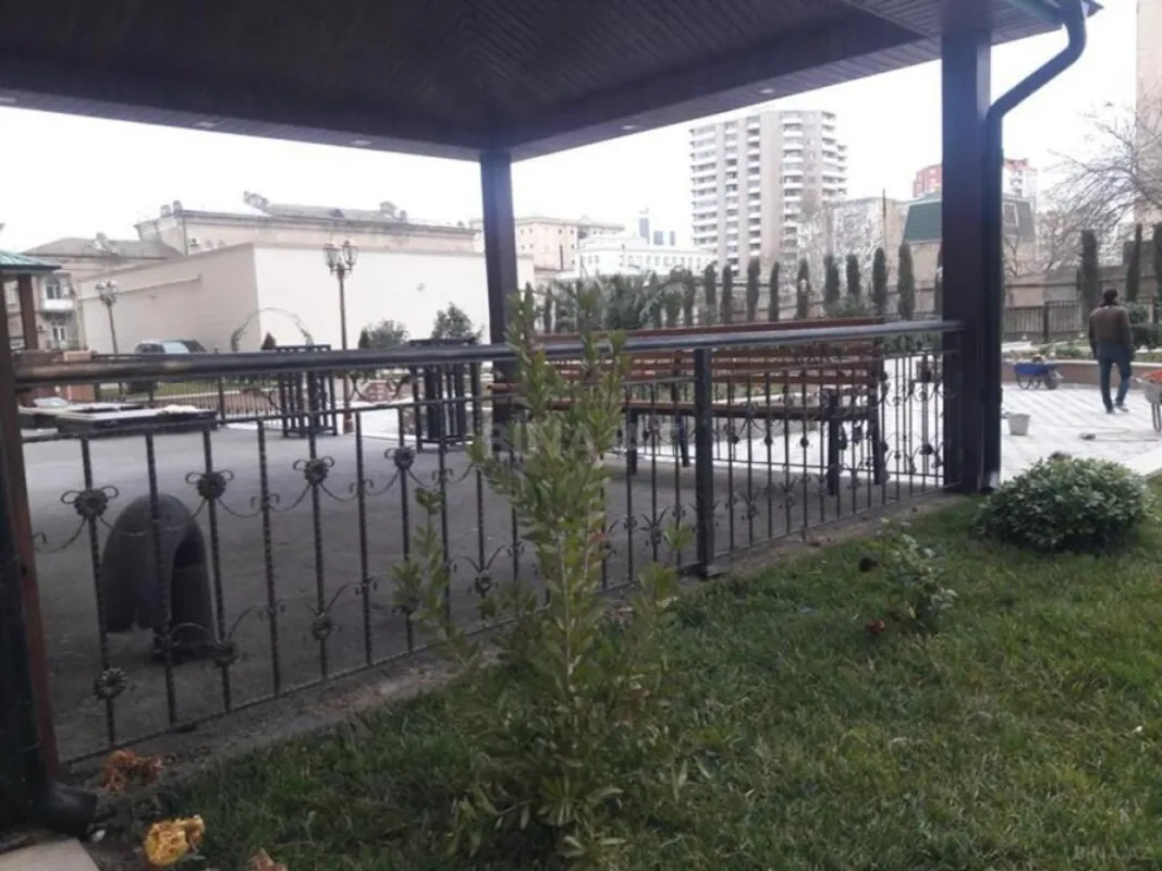 Satılır 3 otaqlı mənzil 159 m²