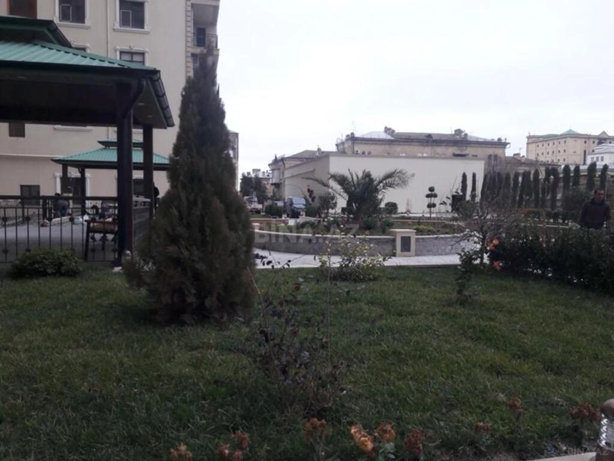 Satılır 3 otaqlı mənzil 159 m²