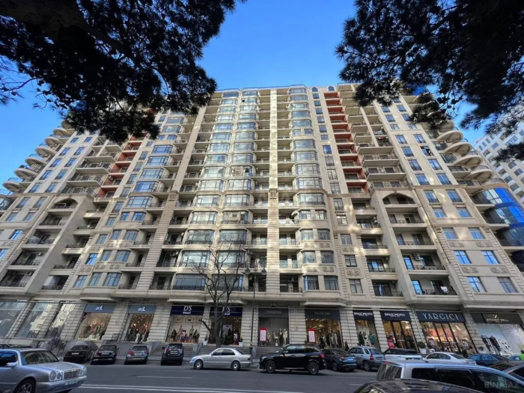 Satılır 3 otaqlı mənzil 159 m²