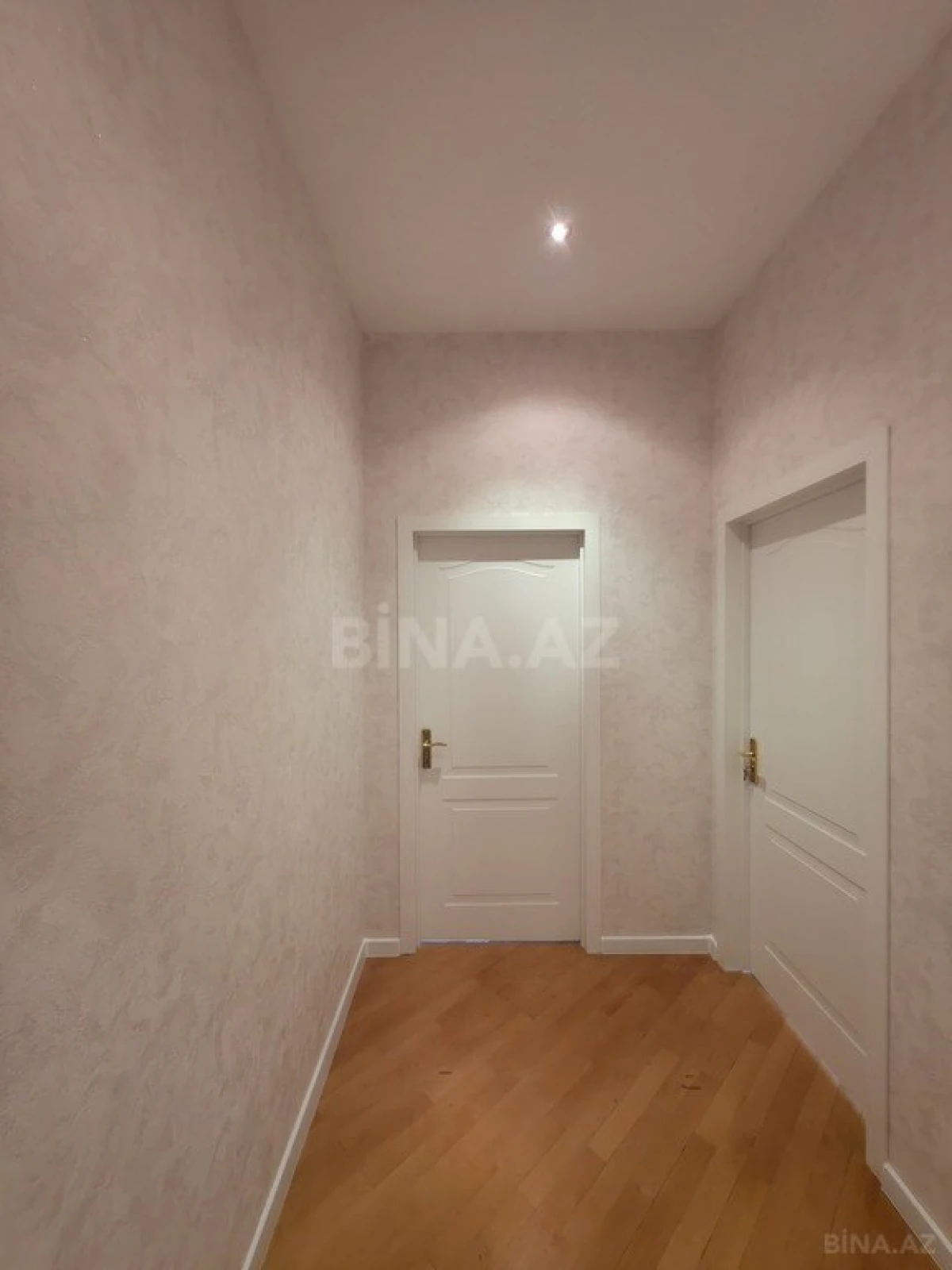Satılır 3 otaqlı mənzil 130 m²