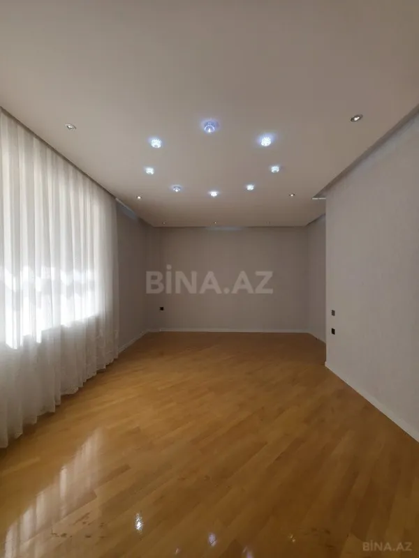 Satılır 3 otaqlı mənzil 130 m²