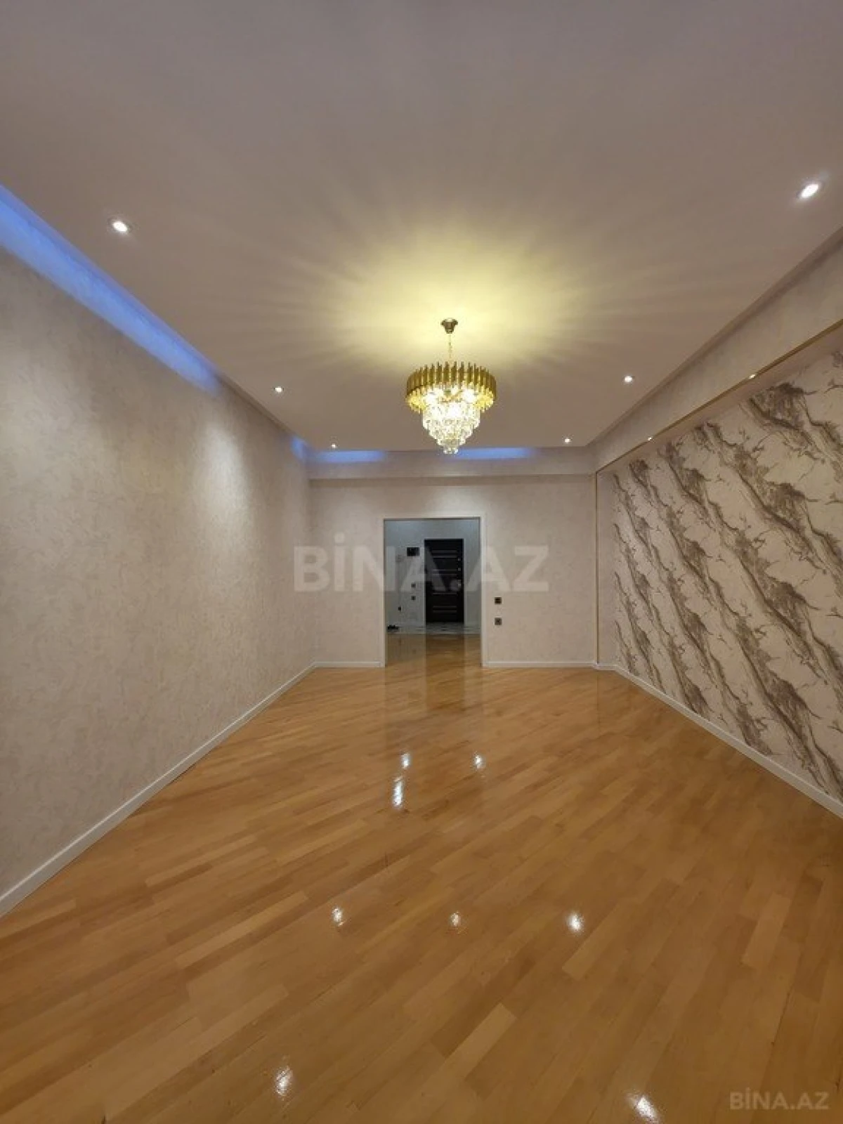 Satılır 3 otaqlı mənzil 130 m²