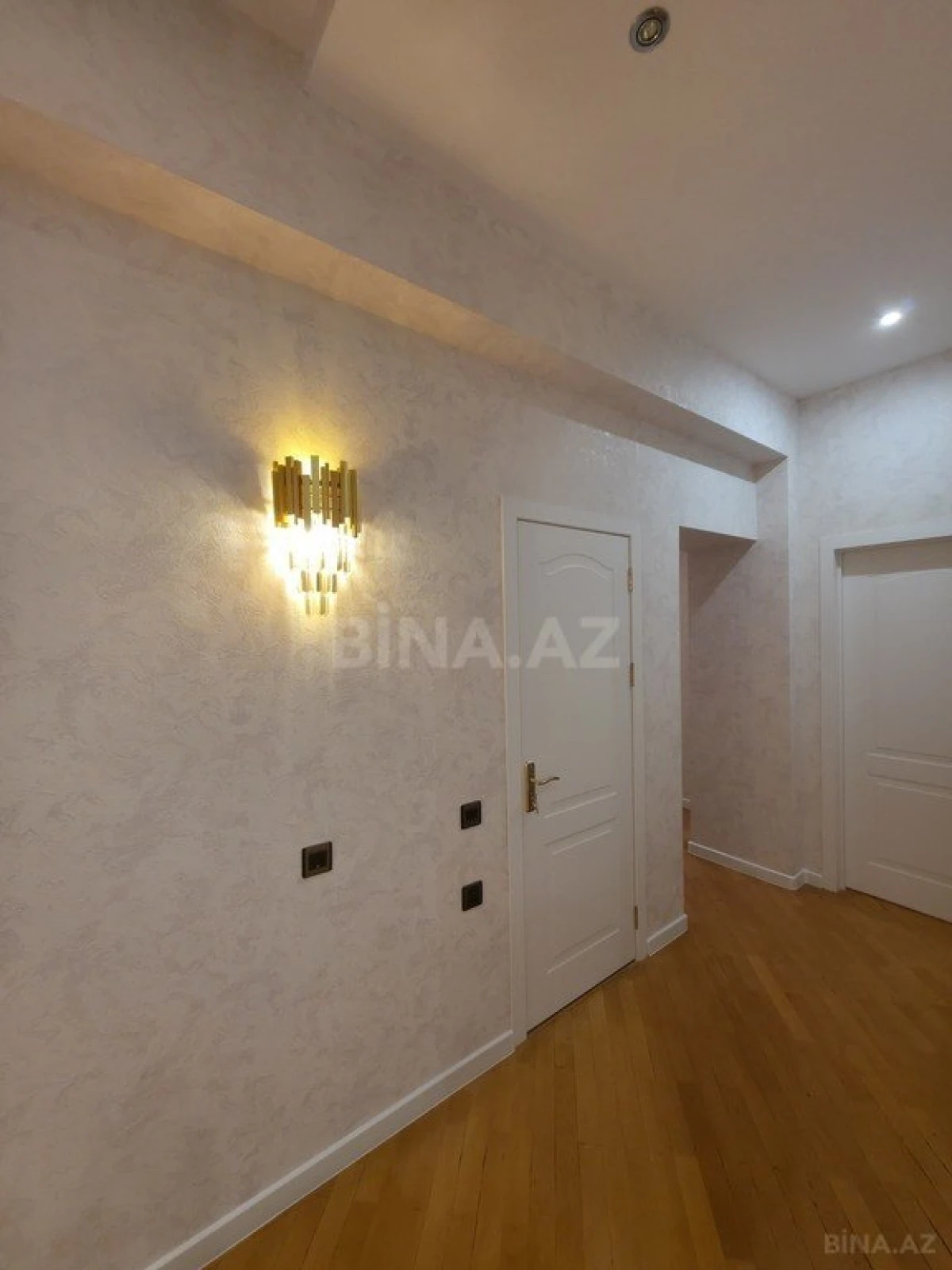 Satılır 3 otaqlı mənzil 130 m²