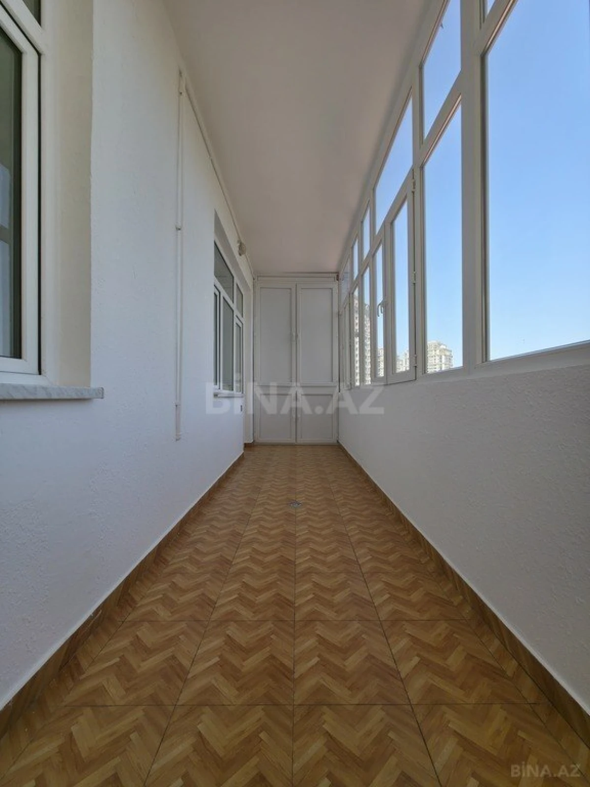 Satılır 3 otaqlı mənzil 130 m²
