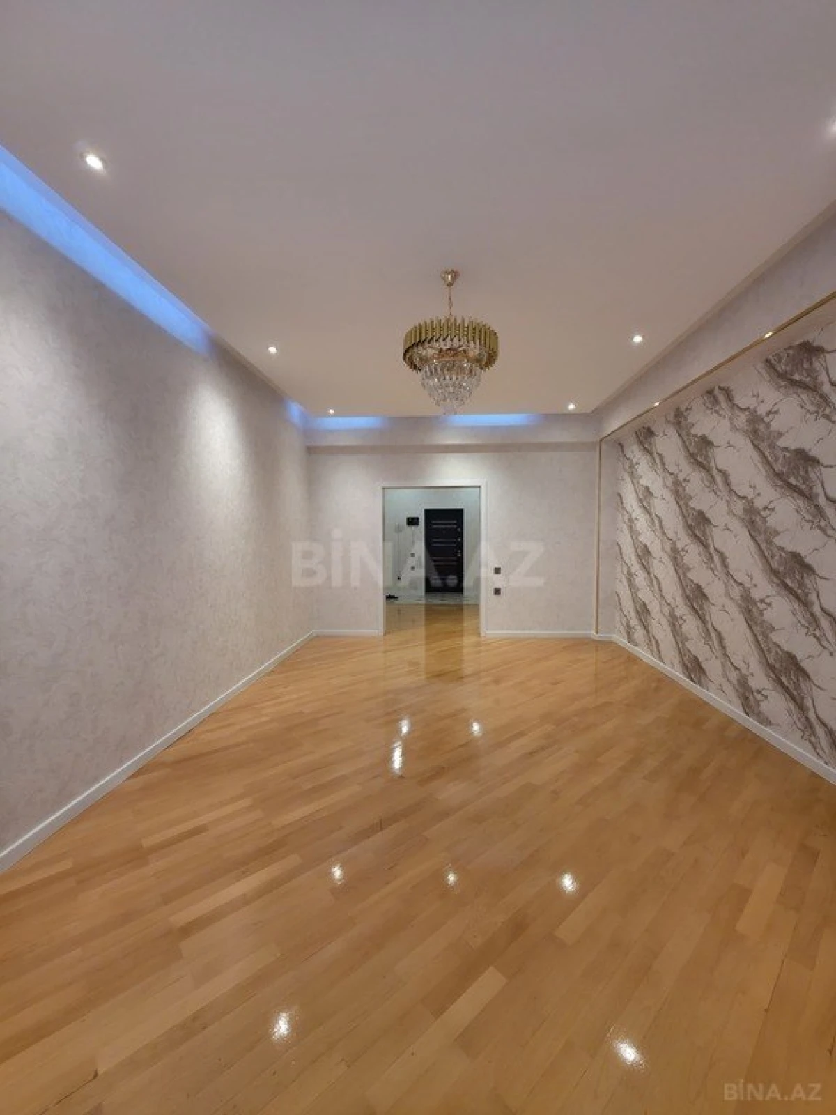 Satılır 3 otaqlı mənzil 130 m²