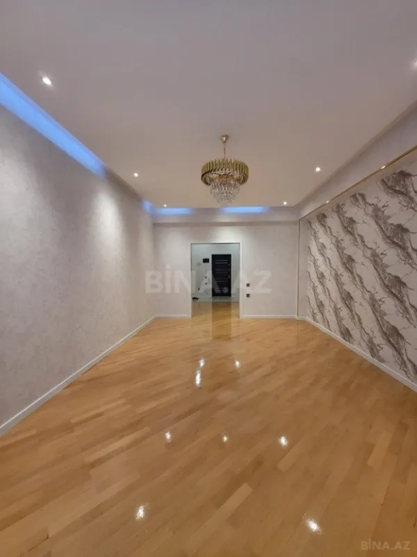 Satılır 3 otaqlı mənzil 130 m²