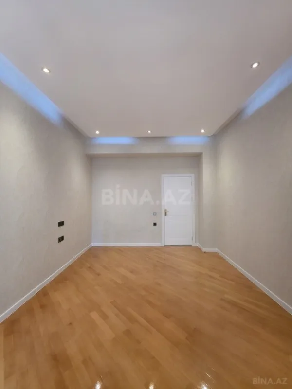 Satılır 3 otaqlı mənzil 130 m²