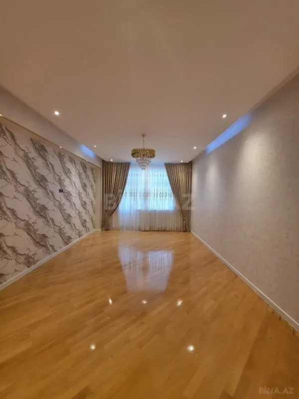 Satılır 3 otaqlı mənzil 130 m²