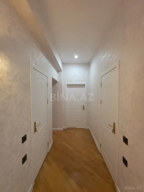 Satılır 3 otaqlı mənzil 130 m²