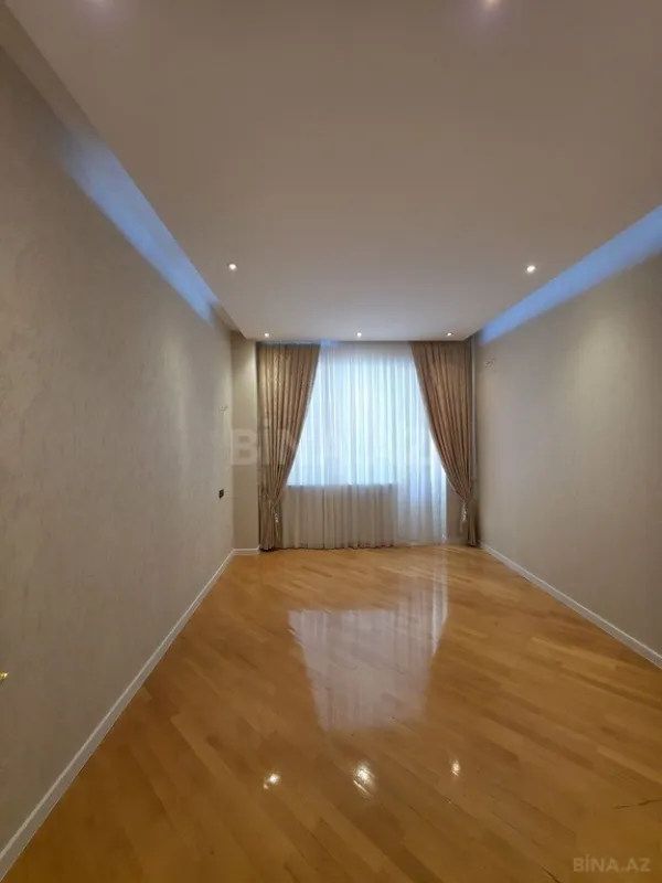 Satılır 3 otaqlı mənzil 130 m²