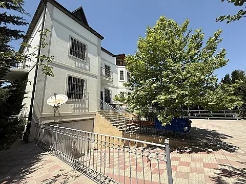 Satılır 10 otaqlı həyət evi 500 m²