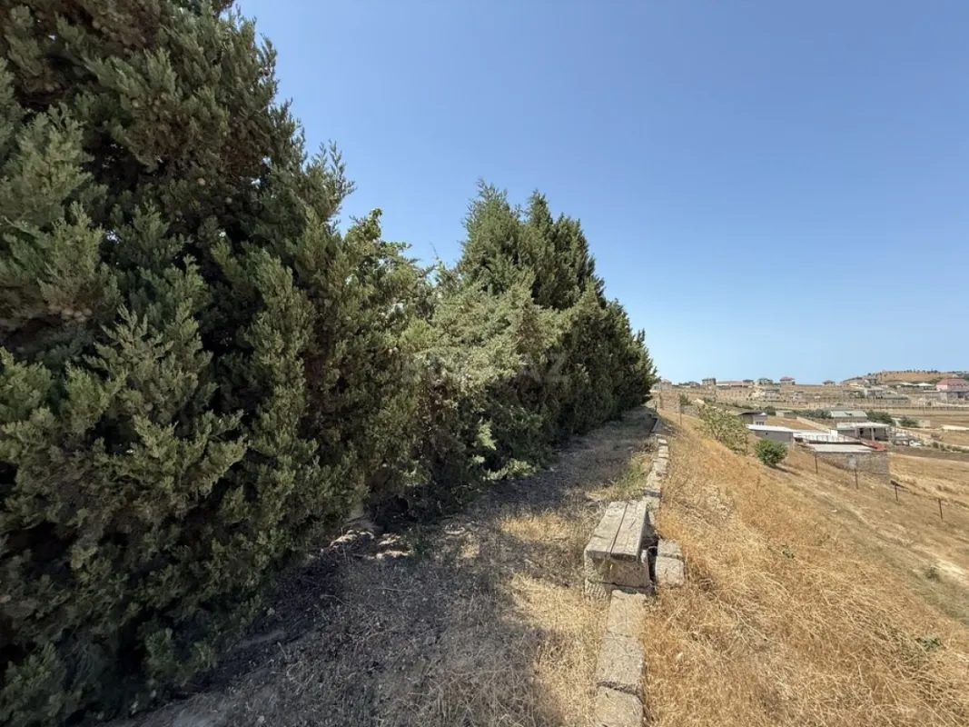 Satılır 10 otaqlı həyət evi 500 m²