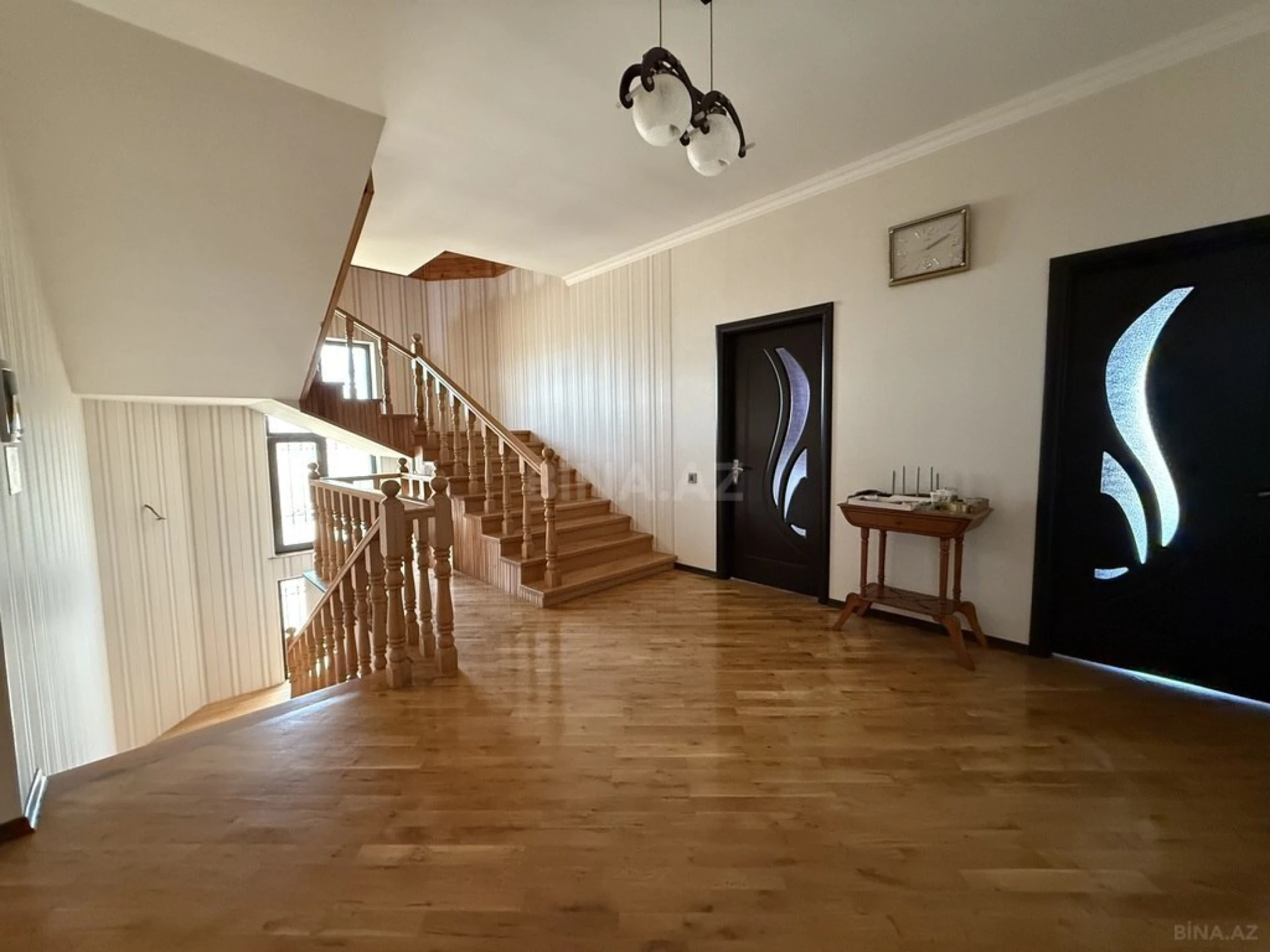 Satılır 10 otaqlı həyət evi 500 m²