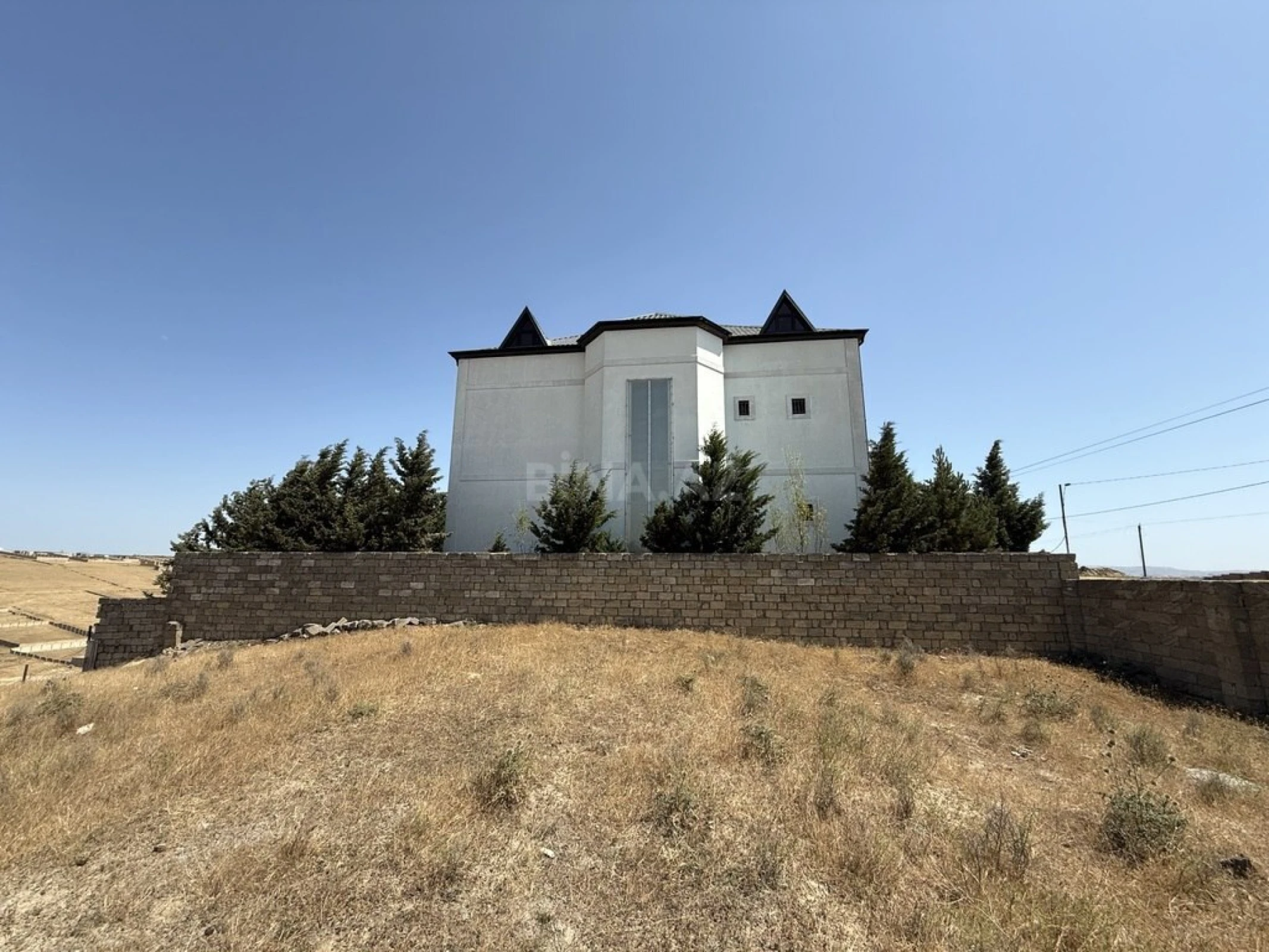 Satılır 10 otaqlı həyət evi 500 m²