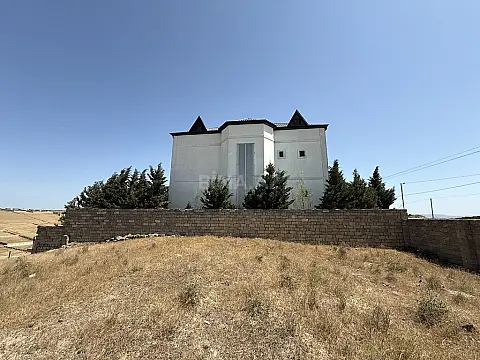 Satılır 10 otaqlı həyət evi 500 m²