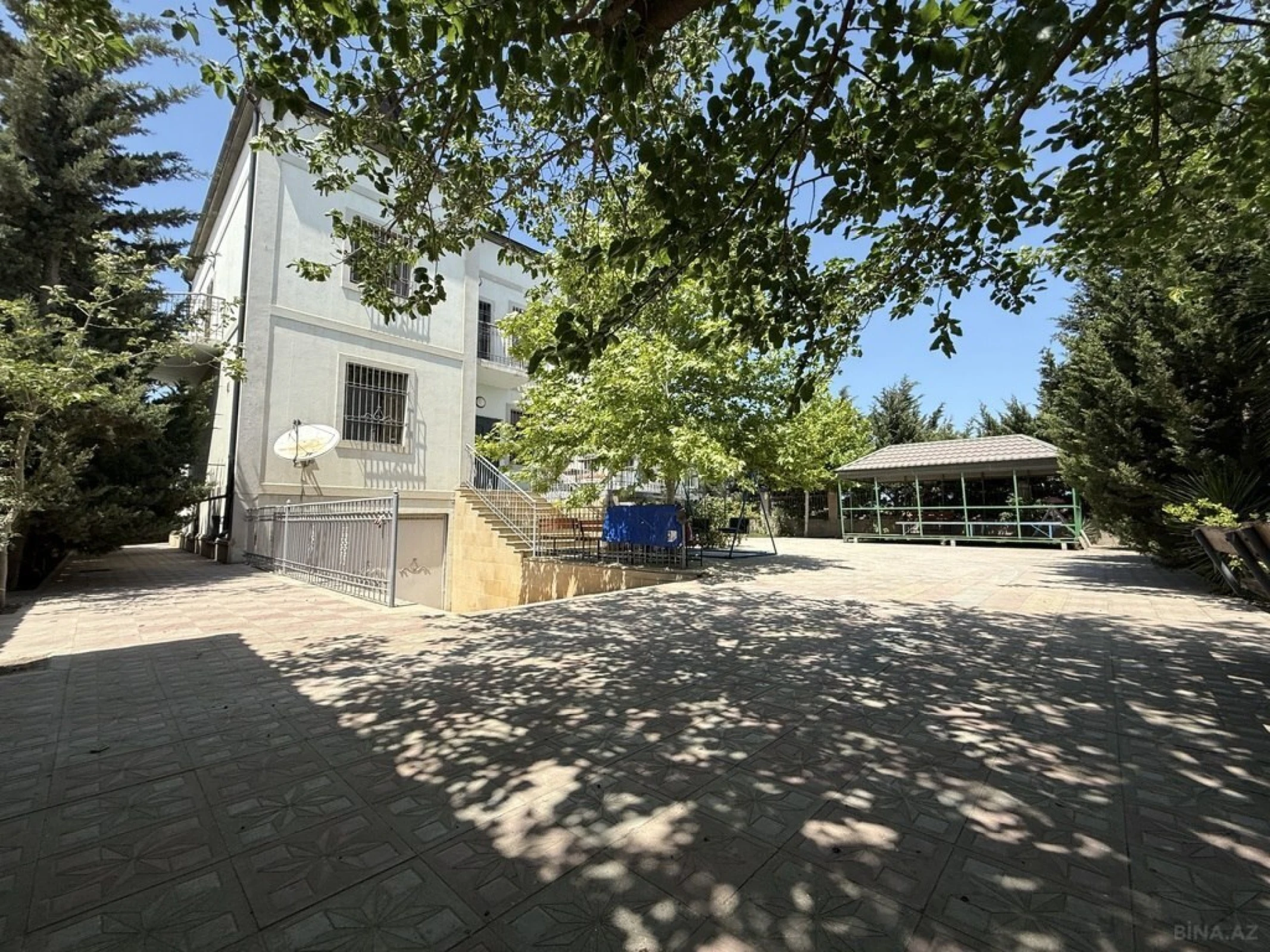 Satılır 10 otaqlı həyət evi 500 m²