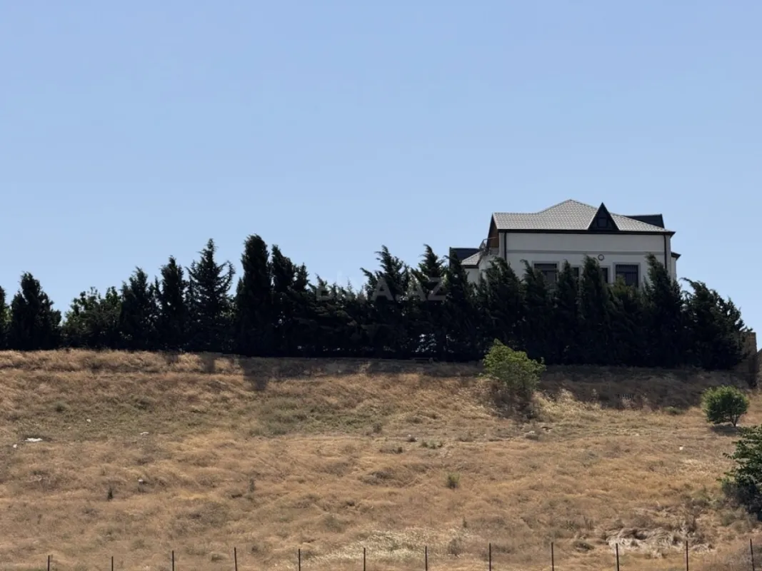 Satılır 10 otaqlı həyət evi 500 m²