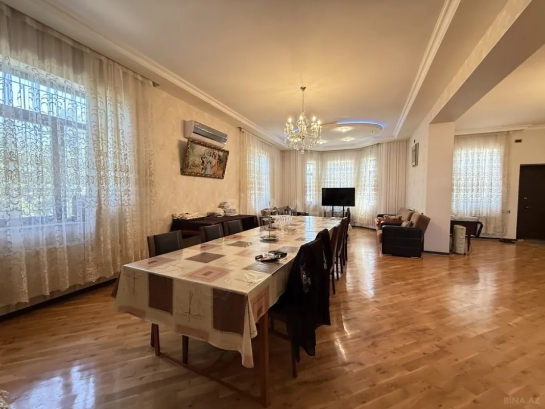 Satılır 10 otaqlı həyət evi 500 m²