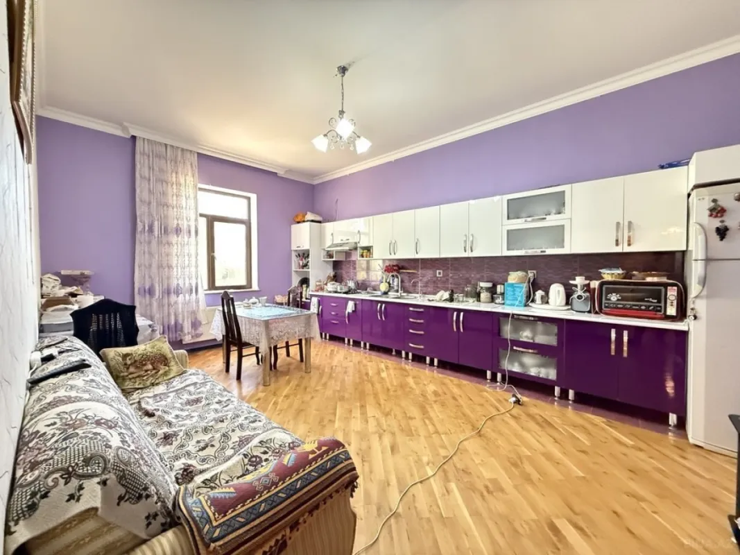 Satılır 10 otaqlı həyət evi 500 m²