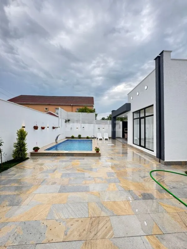 Satılır 4 otaqlı həyət evi 140 m²