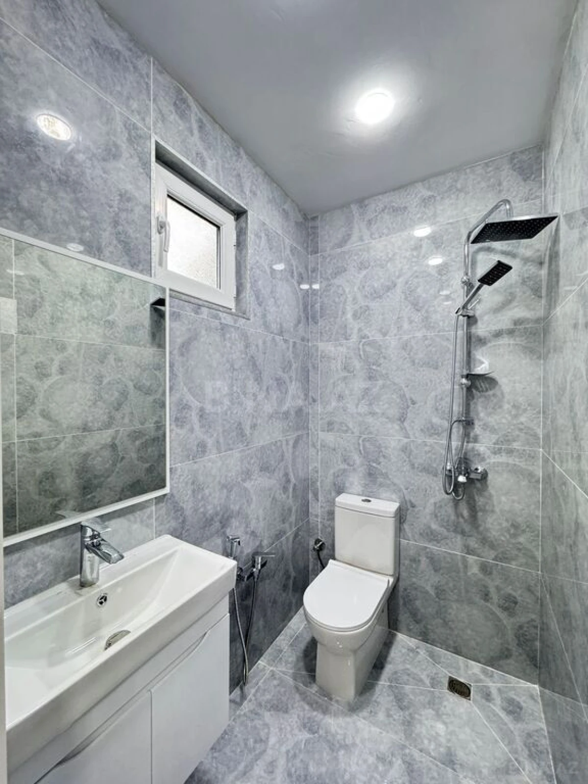 Satılır 4 otaqlı həyət evi 140 m²